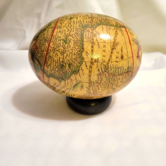 Handmade Decoupage Old World Map ostrich egg - Picture 6 of 7